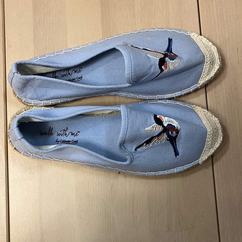 Coldwater Creek Light Blue w/ Embroidered Hummingbird Espadrilles Women’s 8.5 - Picture 12 of 16